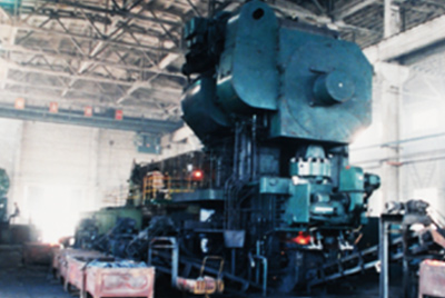 3月24日，，，，，，，，天下第一台德国奥姆卡4000吨热模锻生产线在安博电竞总厂热模锻车间装置调试。。。。。。